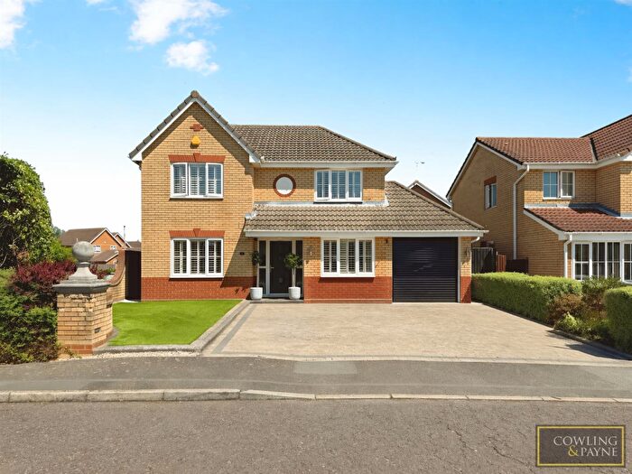 4 Bedroom Detached House For Sale In Iona Way, Wickford, SS12