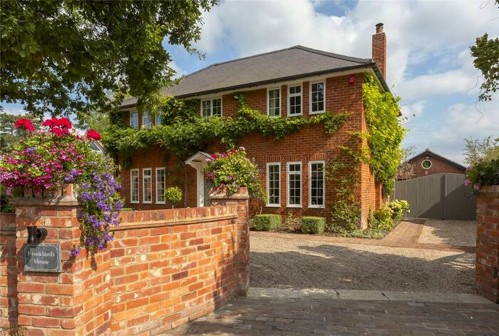 4 Bedroom Detached House For Sale In The Street, Shurlock Row, Berkshire, RG10