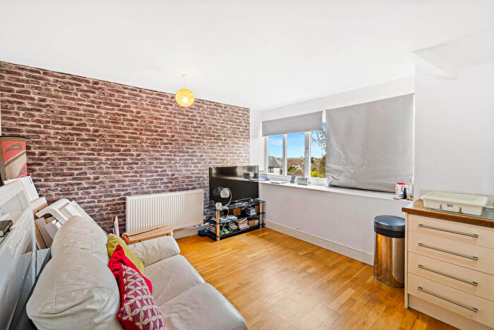 1 Bedroom Apartment For Sale In Ref: Gk - Woodlands Road, Redhill, RH1