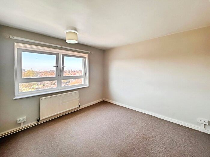 2 Bedroom Flat To Rent In Queensberry Road, Doncaster, South Yorkshire, DN2