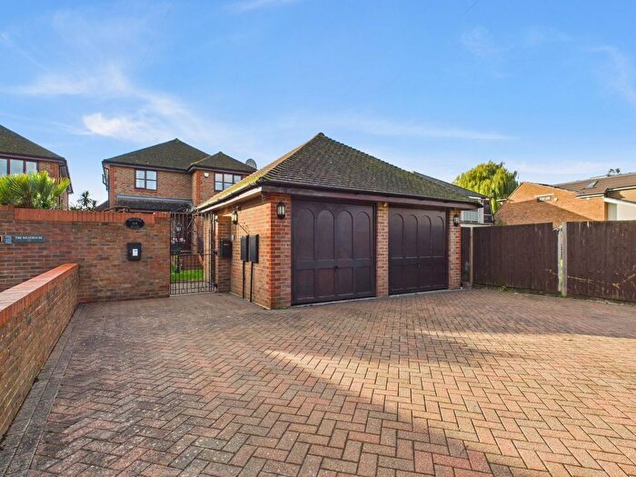 4 Bedroom Detached House To Rent In Hythe End Road, Wraysbury, Staines-Upon-Thames, Berkshire, TW19