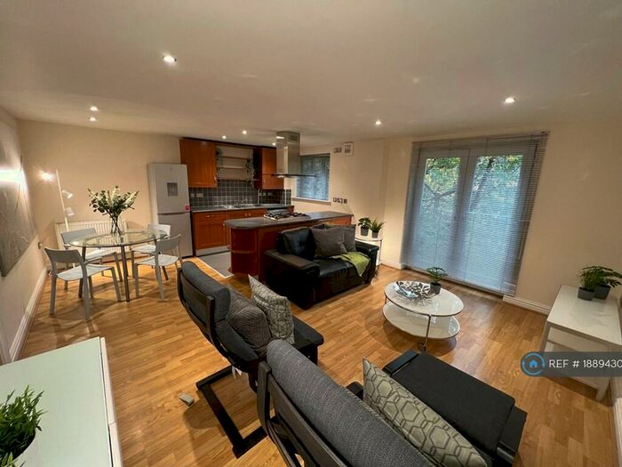 2 Bedroom Flat To Rent In Stretford Road, Manchester, M15
