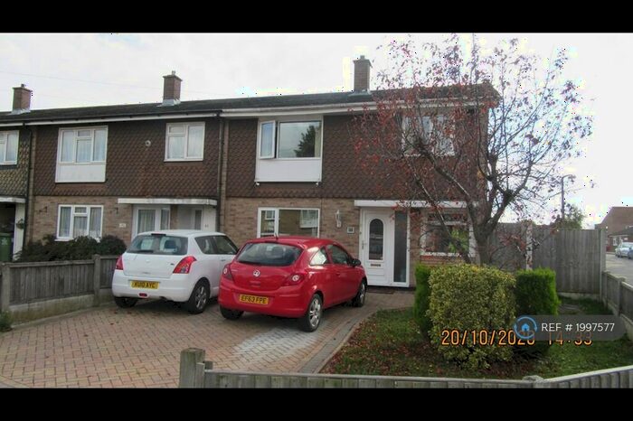 3 Bedroom Semi-Detached House To Rent In Bourne Avenue, Basildon, SS15