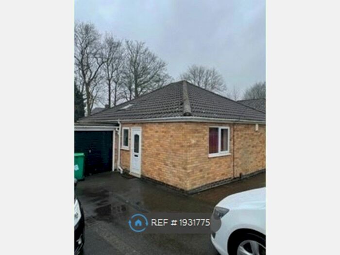 3 Bedroom Bungalow To Rent In Yalding Drive, Nottingham, NG8