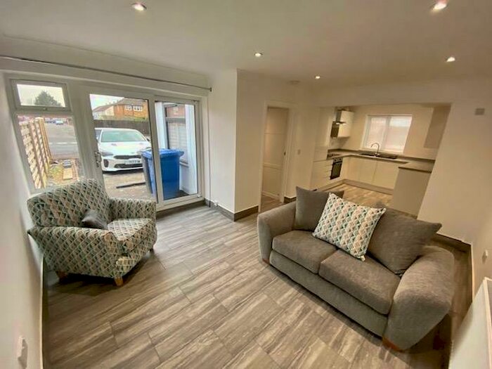 1 Bedroom Bungalow To Rent In Brunel Road, Maidenhead, SL6