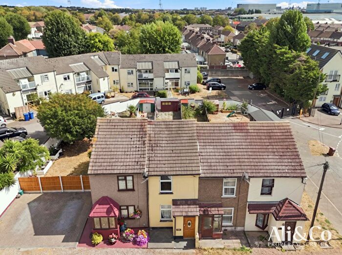2 Bedroom Terraced House For Sale In Tunnel Cottages, Grays, RM20