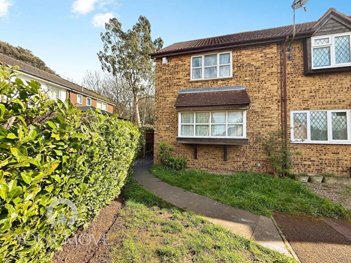 3 Bedroom End Of Terrace House For Sale In Knights Manor Way, Dartford, DA1