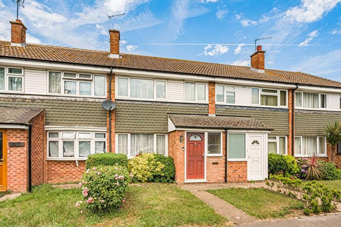 3 Bedroom Terraced House For Sale In West Close, Ashford, TW15