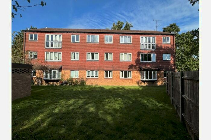 2 Bedroom Apartment To Rent In Hallington Close, Woking, GU21