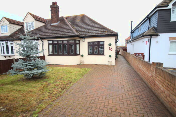 2 Bedroom House To Rent In Lake Avenue, Rainham, RM13