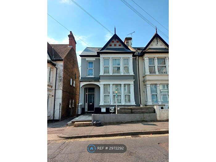 1 Bedroom Flat To Rent In York Road, South-End-On Sea, SS1