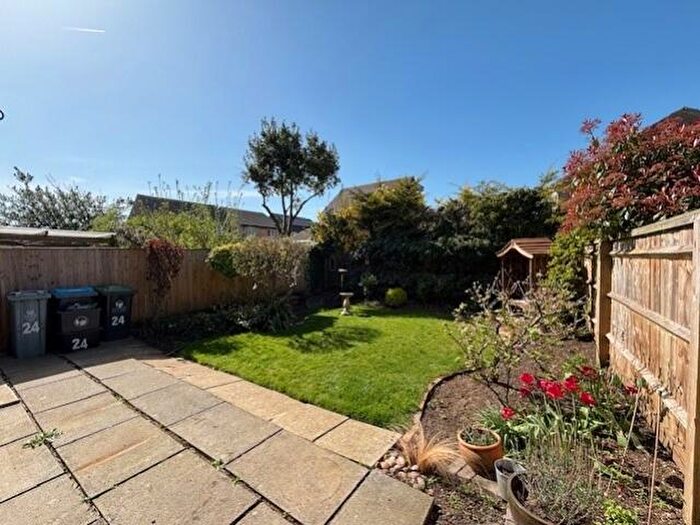 2 Bedroom Link Detached House To Rent In Hollybush Road, Carterton, Oxon, OX18