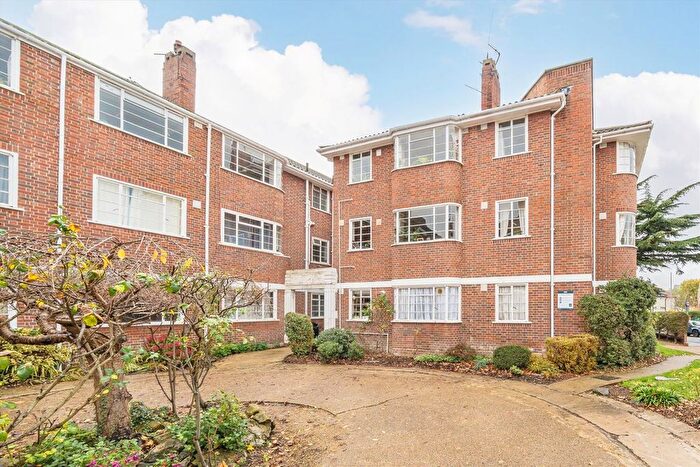 2 Bedroom Flat For Sale In Beaufort Road, Kingston Upon Thames, KT1