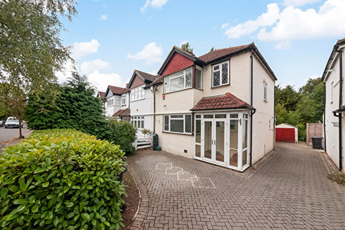 4 Bedroom End Of Terrace House For Sale In Clock House Road, Beckenham, BR3
