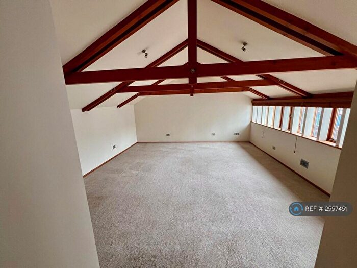 2 Bedroom Flat To Rent In London House, Tavistock, PL19