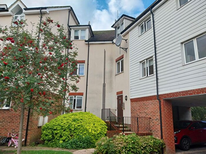2 Bedroom Flat For Sale In Tekram Close, Edenbridge, TN8