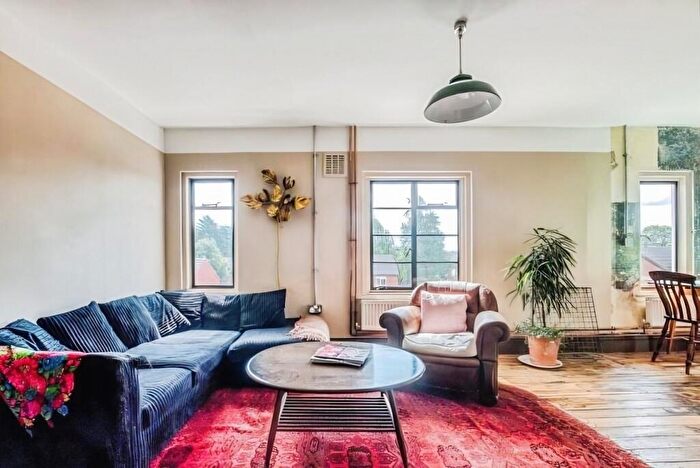 2 Bedroom Flat For Sale In Tachbrook Road, Leamington Spa, CV31