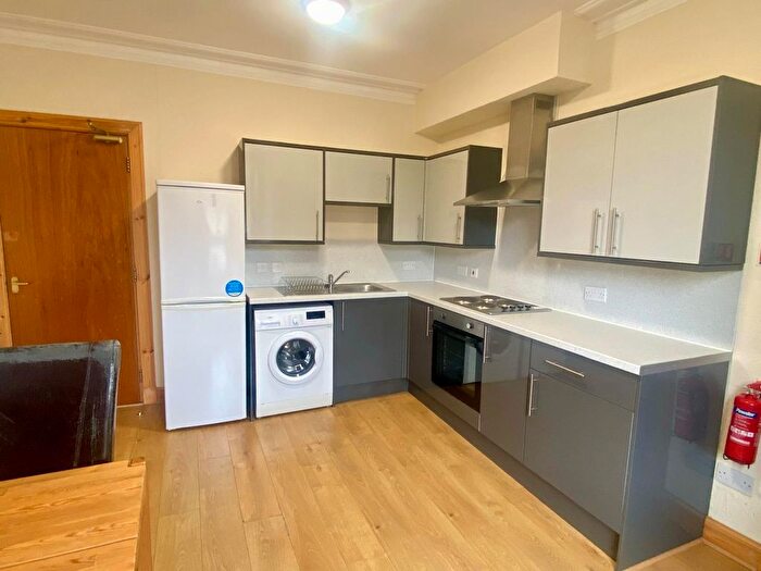 3 Bedroom Flat To Rent In Rosefield Street, Dundee (Off Blackness Road), DD1