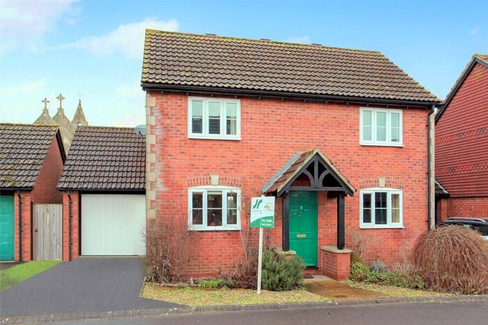 3 Bedroom Detached House For Sale In Chestnut Drive, Bulkington, Devizes, Wiltshire, SN10