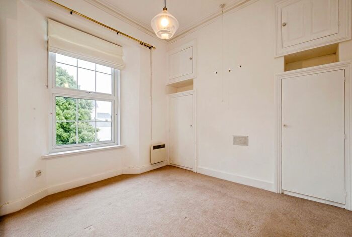 1 Bedroom Flat For Sale In East Cliff Road, Dawlish, Devon, EX7