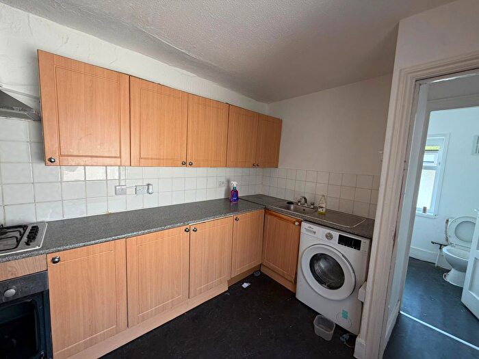 2 Bedroom Flat To Rent In Western Road, London, E13