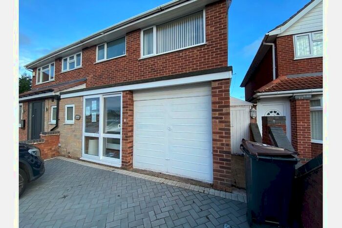 3 Bedroom Semi-Detached House To Rent In Kedleston Road, Hall Green, Birmingham, B28