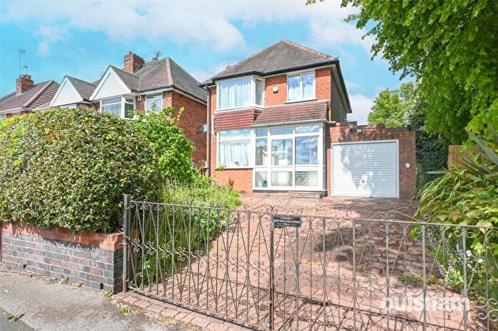 3 Bedroom Detached House For Sale In Hales Lane, Smethwick, West Midlands, B67