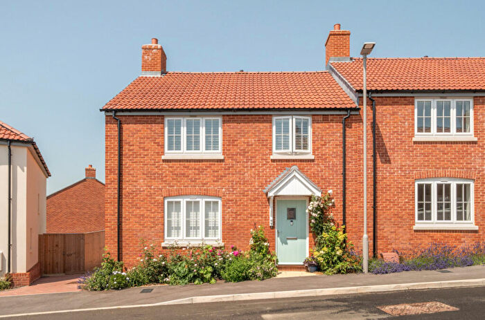 3 Bedroom Semi Detached House For Sale In Loveridge Grove, Weymouth, DT3