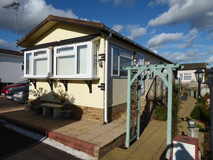 2 Bedroom Mobile/park Home For Sale In Garden Of England, Forstal Lane, Harrietsham, Maidenhead, ME17