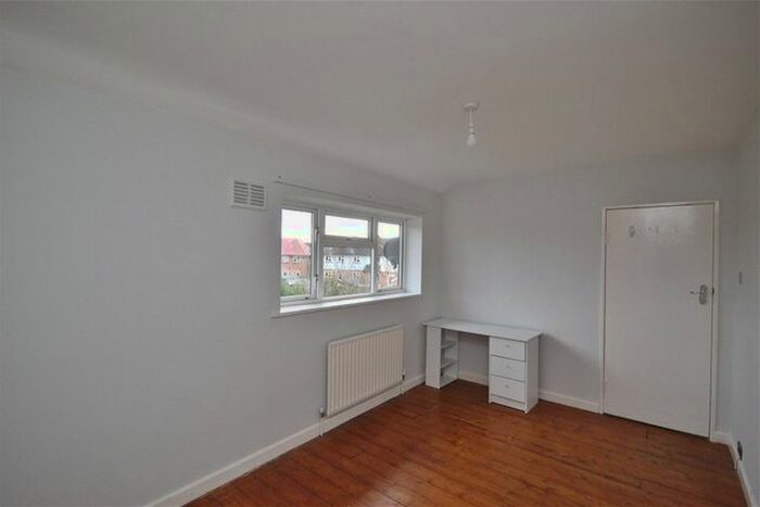 1 Bedroom Property To Rent In Larch Avenue, Guildford, Surrey, GU1