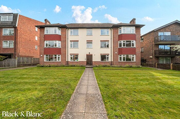 2 Bedroom Flat For Sale In Albemarle Road, Beckenham, BR3