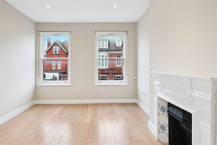 1 Bedroom Flat To Rent In A High Street, Walton On Thames, Surrey, KT12