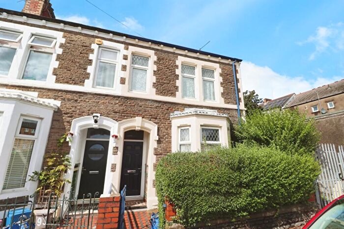 3 Bedroom End Of Terrace House For Sale In Railway Street, Cardiff, CF24