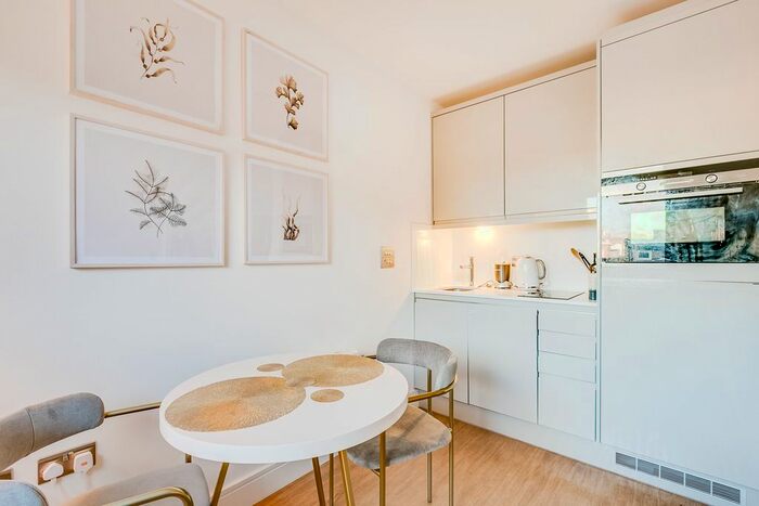 2 Bedroom Flat To Rent In Jessica House, SW18