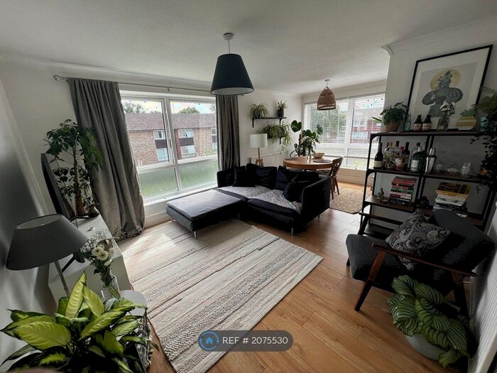 2 Bedroom Flat To Rent In Liebenrood Road, Reading, RG30