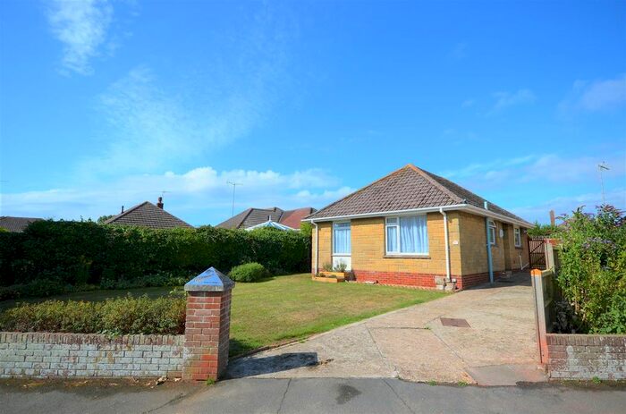 2 Bedroom Detached Bungalow To Rent In Porter Avenue, Sandown PO36