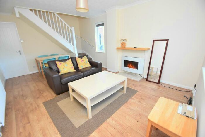 2 Bedroom House To Rent In Cranwell Close, Llandaf, Cardiff, CF5