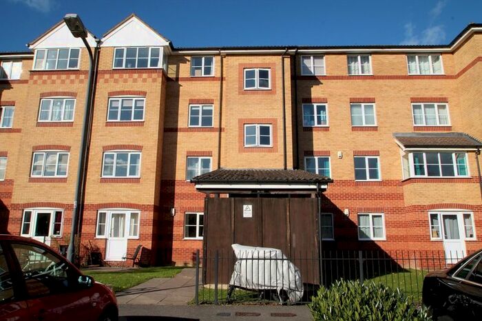 2 Bedroom Flat To Rent In Peatey Court, Princes Gate, High Wycombe, HP13
