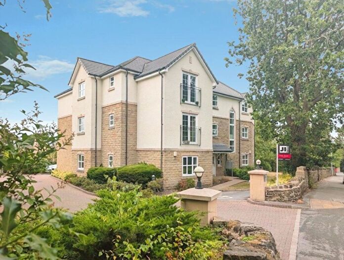 2 Bedroom Apartment For Sale In Nab Lane, Shipley, BD18