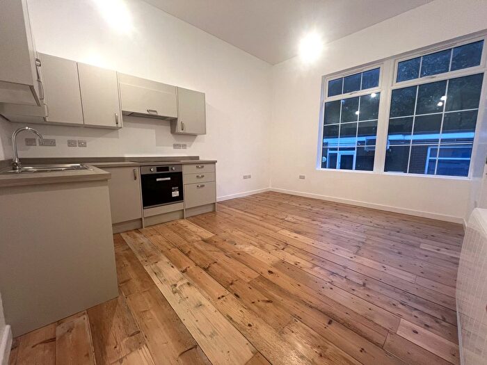 1 Bedroom Flat To Rent In Park Road, Dawlish, EX7