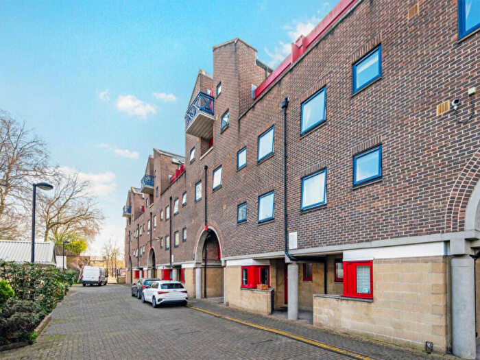 4 Bedroom Apartment To Rent In Newlands Quay, London, E1W