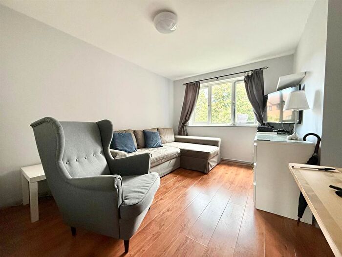1 Bedroom Flat To Rent In Porter Close, Grays, RM20