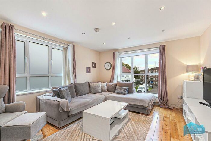 2 Bedroom Apartment To Rent In Colney Hatch Lane, Muswell Hill, London, N10