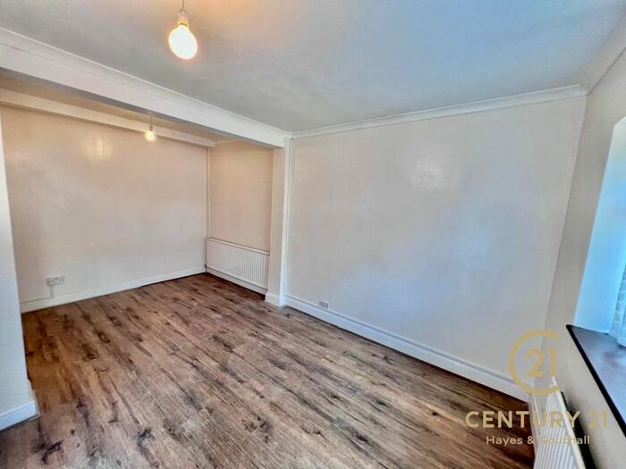 3 Bedroom Semi-Detached House To Rent In Rutland Road, Southall, UB1