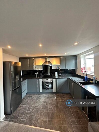 3 Bedroom Flat To Rent In Elmira Way, Manchester, M5
