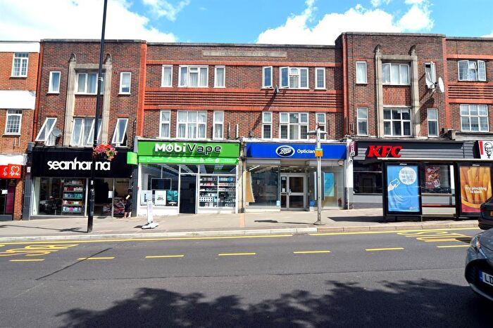 2 Bedroom Flat To Rent In Central Road, Worcester Park, KT4