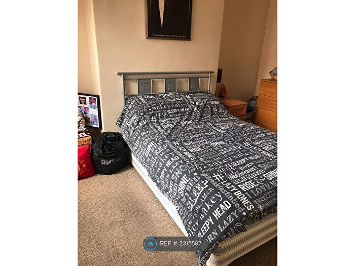 1 Bedroom Flat To Rent In Roundhay Place, Leeds, LS8