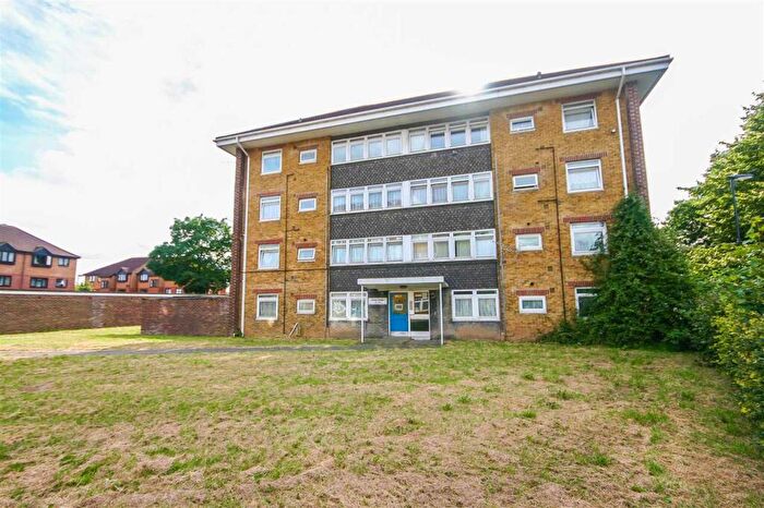 1 Bedroom Apartment To Rent In Clover Nooke, Old Redbridge Road, Southampton, SO15