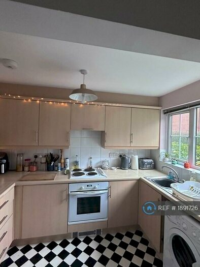 2 Bedroom Flat To Rent In Chelsfield Grove, Manchester, M21