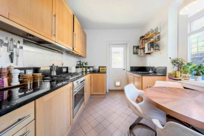 2 Bedroom Apartment To Rent In Chaucer Road, Herne Hill, London, SE24